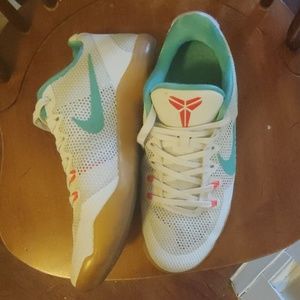 Kobe 11 EM low summer pack